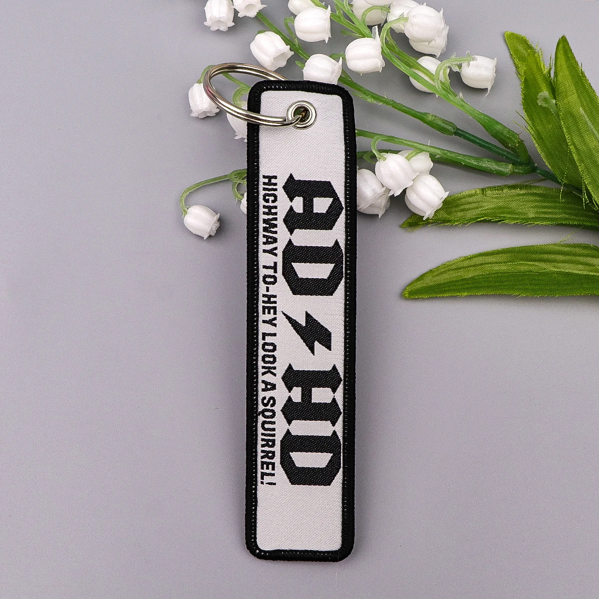 ADHD المفاتيح للسيارات على ظهره أصحاب المفاتيح ركوب ذلك مثلك مضحك يقتبس التطريز Keyrings مفتاح العلامة جت العلامة اكسسوارات الهدايا