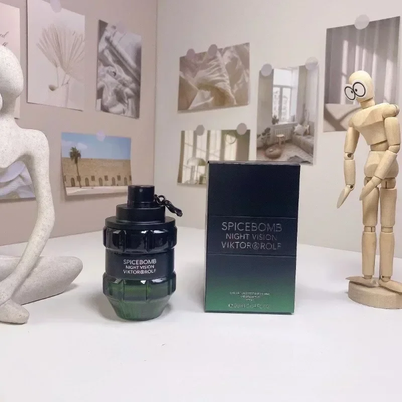 大胆な男性のためのパッション香水 90ml スパイシーでウッディな香りのスプレー、グレーグリーンとブラックのバリエーションで、長続きする男性らしい香り