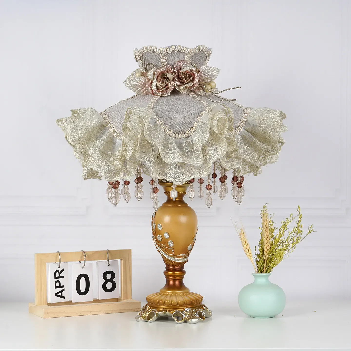 European lace desk lamp bedroom ins girl bedside wedding gift after marriage preferred creative romantic retro lighting