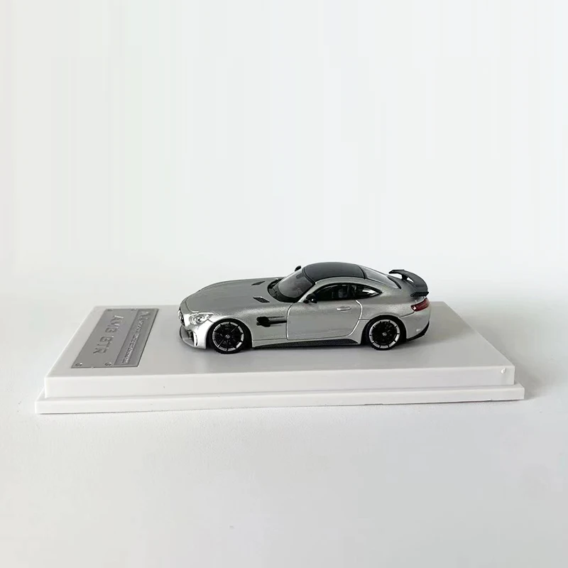 MJ 1:64 Model Car GT C190 GTR 2017 VER Alloy Die-Cast Sport Vehicle - Silver