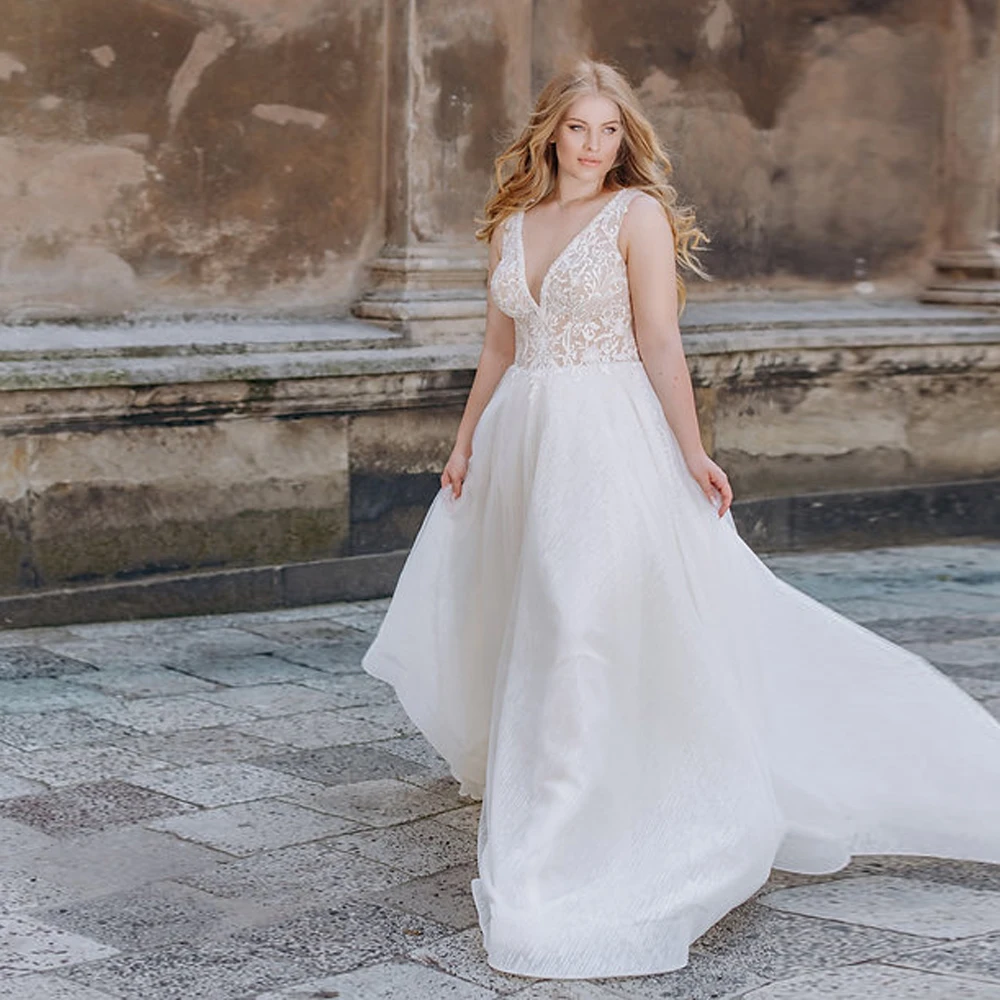 Plus Size Ivory Wedding Dresses Oversize V Neck A-Line Bride Gowns Modern Sleeveless Button Back Sweep Train Robe De Mariee New