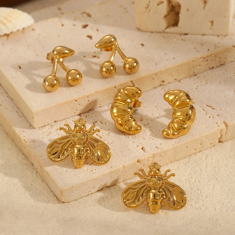 Neue Edelstahl-Ohrstecker im schicken Kirschdesign, goldfarben, 18K PVD-beschichtet, wasserbeständig, Charm-Schmuck – Detail 1