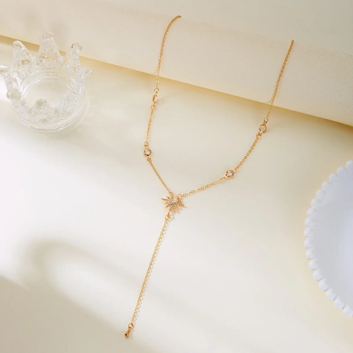 Doppelschichtige Strass-Geometrische Sonnenanhänger-Halskette in Y-Form für Frauen, Eleganter Rhombischer Sonnenblumen-Choker, Partyschmuck – Detail 25