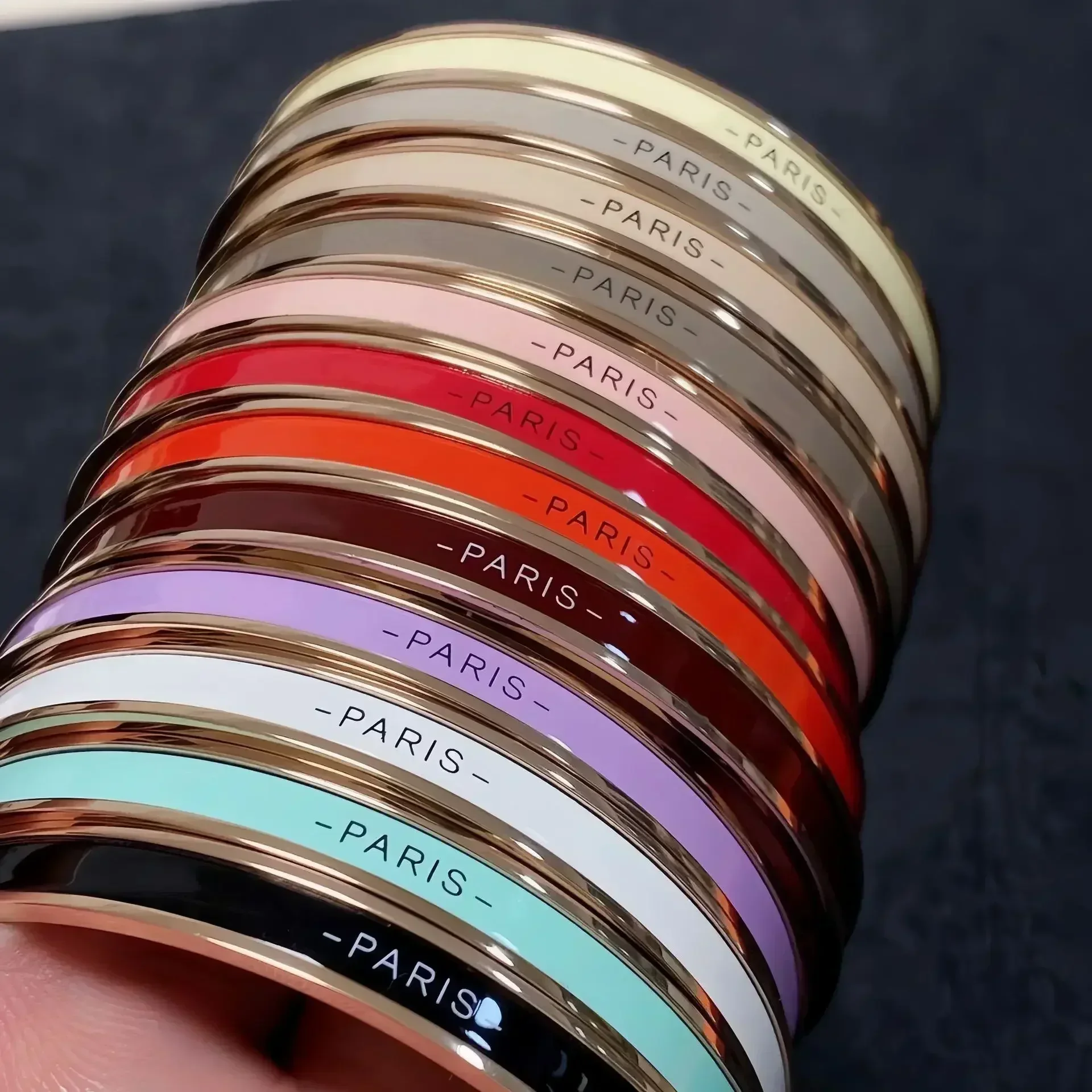 

High Quality! Hot-Selling Enamel Bracelet with Delicate & Chic Design