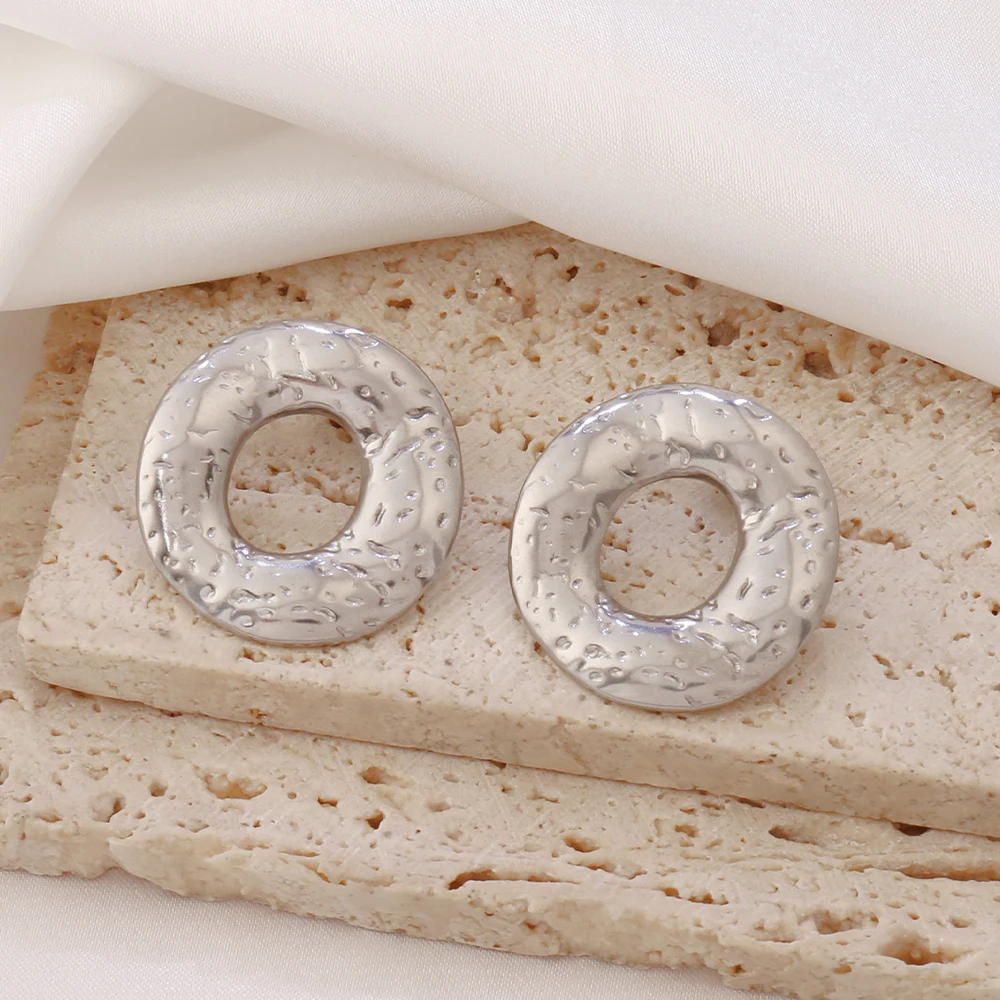 1pair Stainless Steel Hammered Texture Donut Stud Earrings For Women Fashion 18K Gold Plated Hollow Round Earring Jewelry