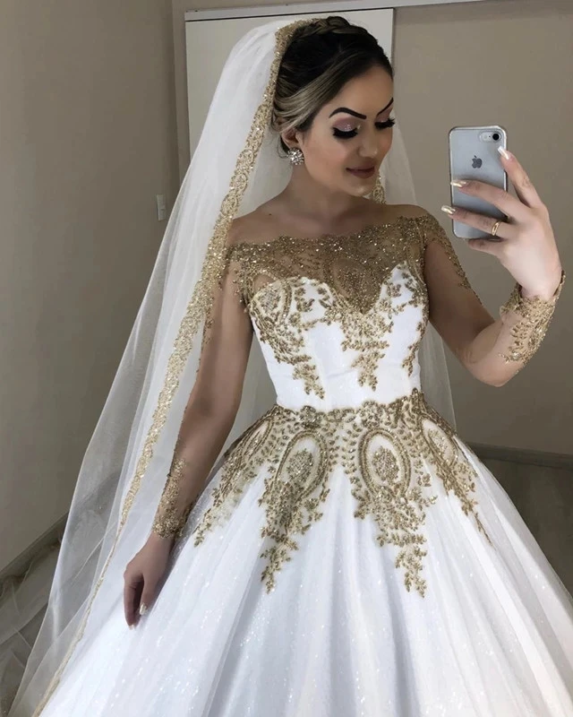 Muçulmano vestidos de casamento do laço do ouro para a noiva 2023 fora do ombro mangas compridas vestido de baile dubai arábia saudita vestido de noiva com apliques