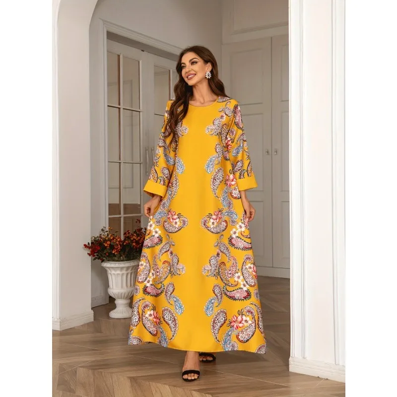 

Middle Eastern Muslim women wear long dresses with round collars, long-sleeved home clothes, hot flowers, diamonds and pearls