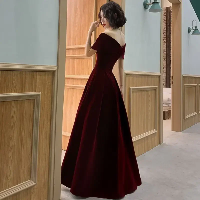 Retro Plus Size Velvet Party Dresses Slash Neck Burgundy Black Elegant A-Line Long Gowns 2024 Short Sleeve Christmas Dresses Red