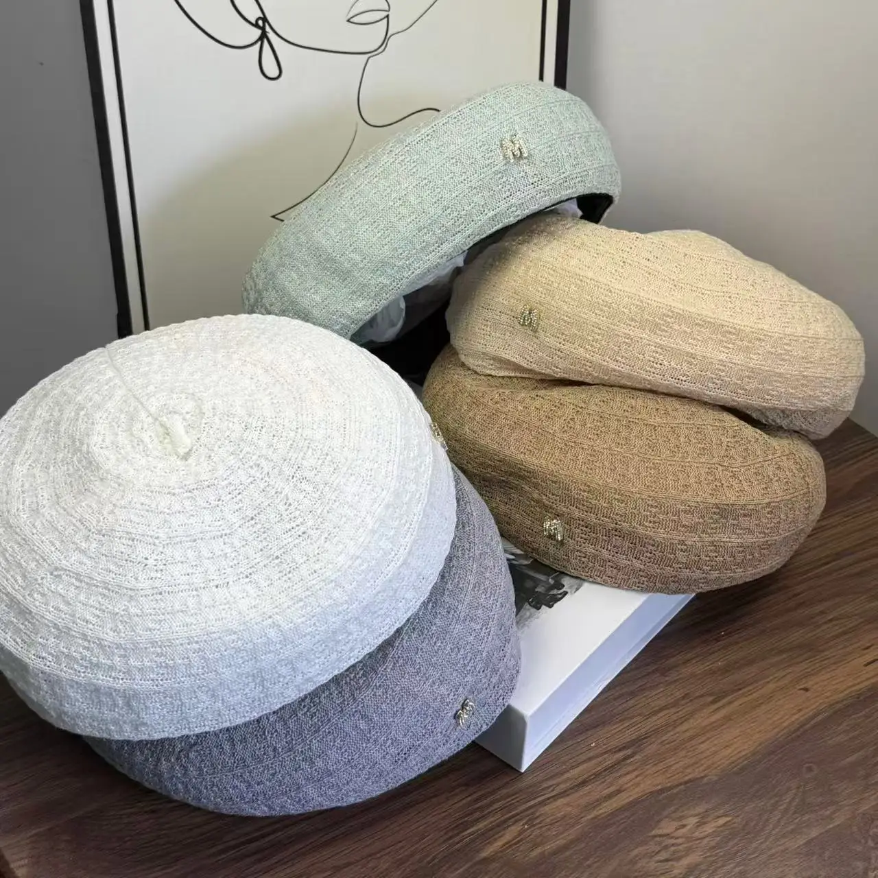 القبعة الفاخرة الخفيفة الجديدة لعام 2025 للنساء في الربيع والصيف هي قبعة كلاسيكية متعددة الاستخدامات للأمام #1