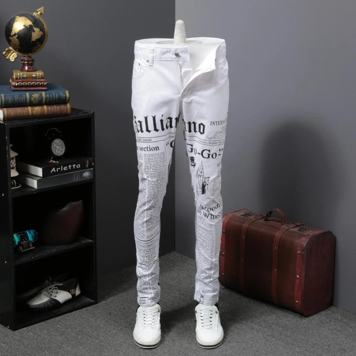 2022 Fashion Korean Jeans Men Newspaper Print Jeans For Men Slim Fit Casual Denim Pants Men Streetwear Trousers Men Clothes