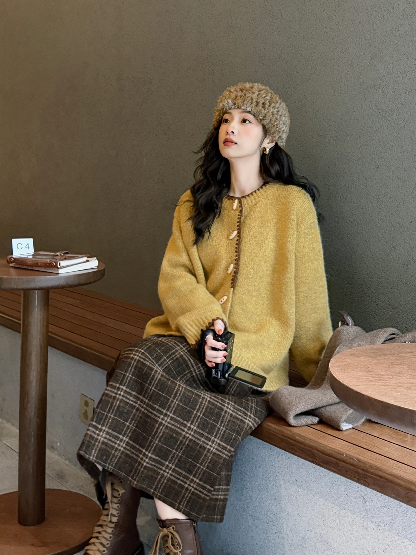 

Утепленный вязаный кардиган с круглым вырезом, желтый, с пуговицами-клыками, в японском стиле, свободного кроя, зимний, модный, ретро, универсальный