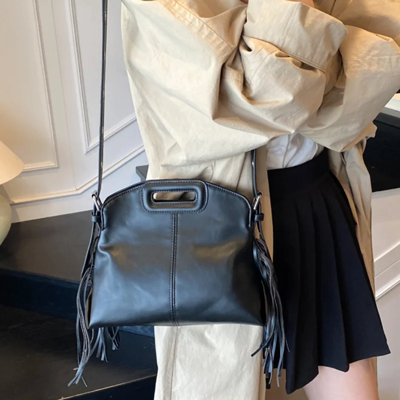 

Luxury Tassel Lady Clutch With Adjust Shoulder Strap Large Capacity Shoulder Crossbody Bag Korean Fashion Versatile Dumpling Bag
