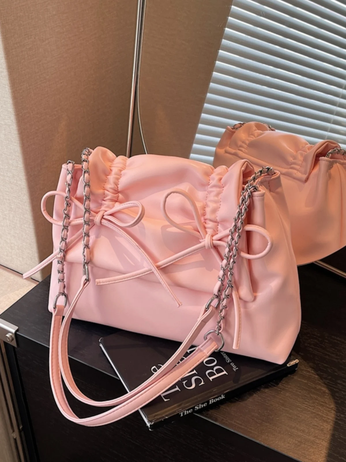

Sweet Pink Pleated Bow Shoulder Bag for Women 2025 New Trend Large Capacity Chains Messenger Bag Summer Chic Solid Tote Pack