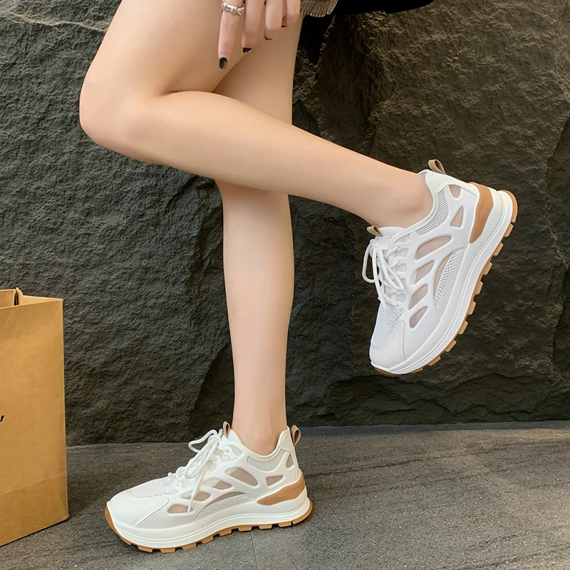 أحذية رياضية نسائية موضة 2025، كاجوال، خفيفة وقابلة للتنفس، أحذية بيضاء صغيرة بحزام رفيع شبكي جديد للصيف، للجري في الهواء الطلق #1