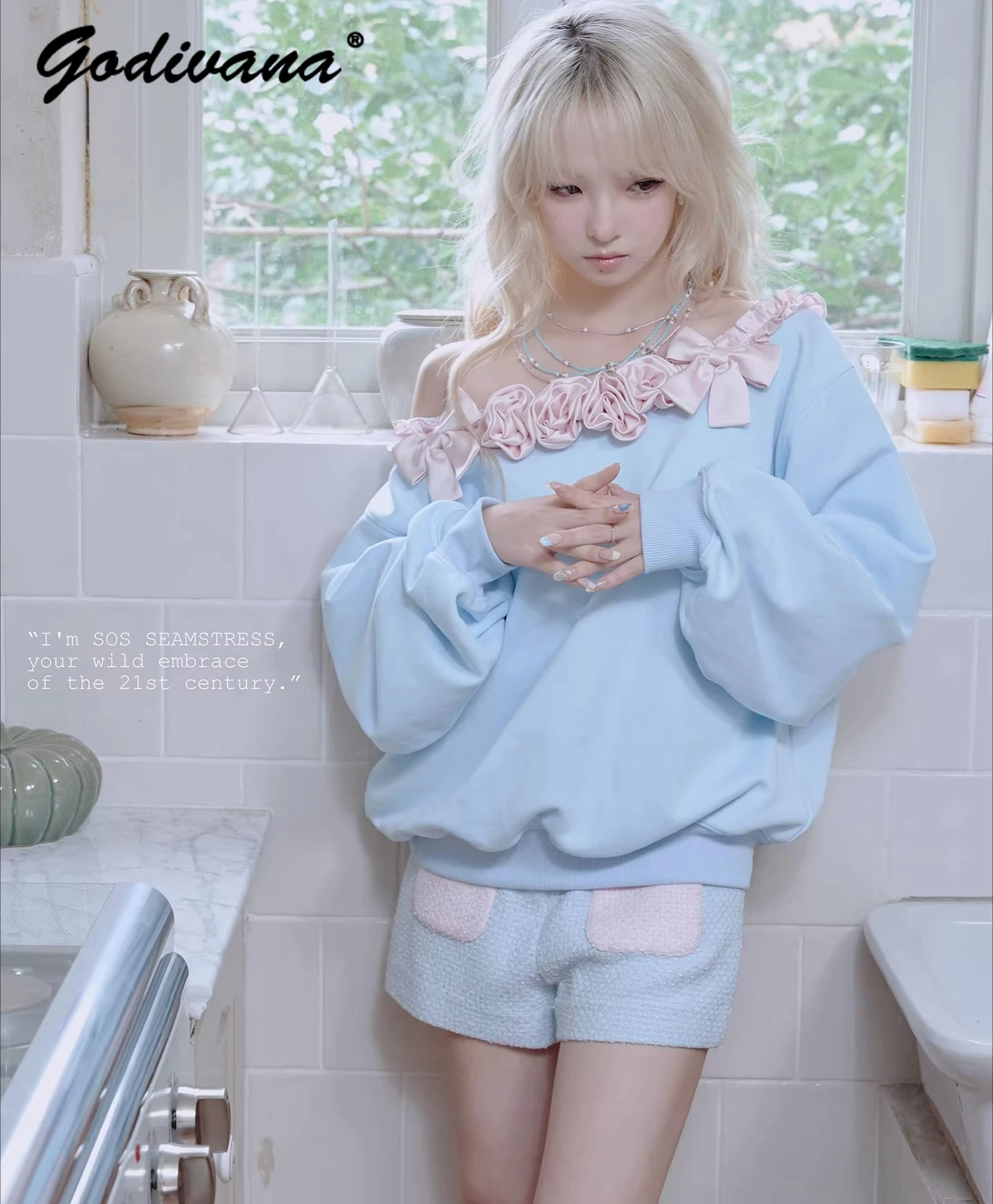 

Оригинальный новый весенний розовый атласный бант в стиле пэчворк с открытыми плечами, синий свитшот для девочек, женский милый пуловер без бретелек, топы с капюшоном