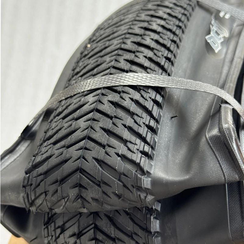 MAXXIS DTH 26-Inch Mountain Bike Tire 26x2.3 Foldable Tread