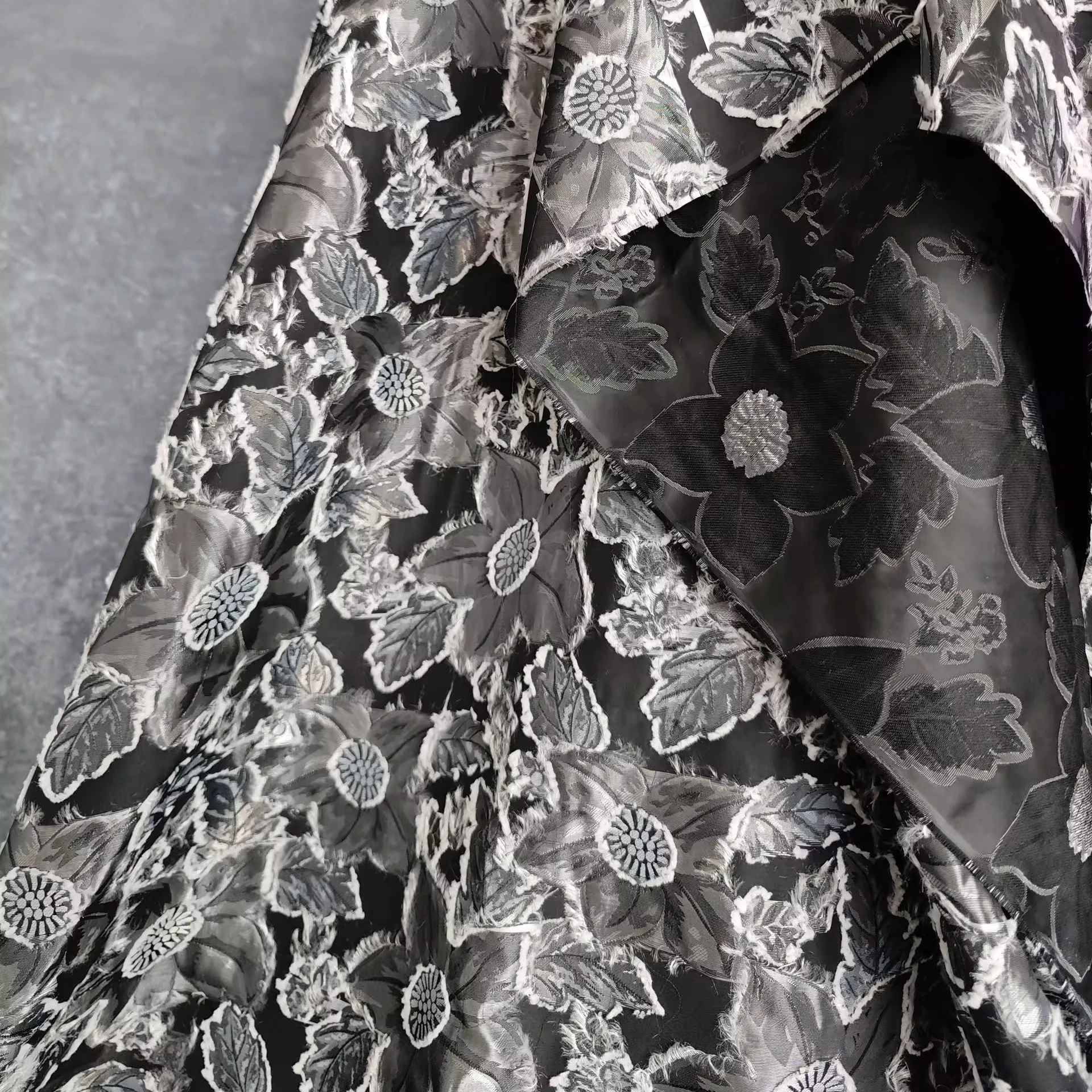 

1yard Creative designer for outerwear and skirt,fashion fabrics for clothing 3D floral fringe jacquard fabric