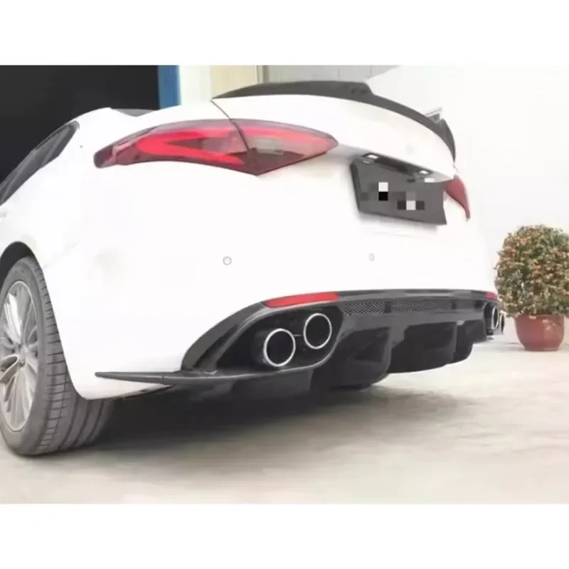  For Alfa Romeo Giulia Carbon Fiber Car Rear Bumper Diffuser Rear Splitters Spoiler Back lip Upgrade body kit