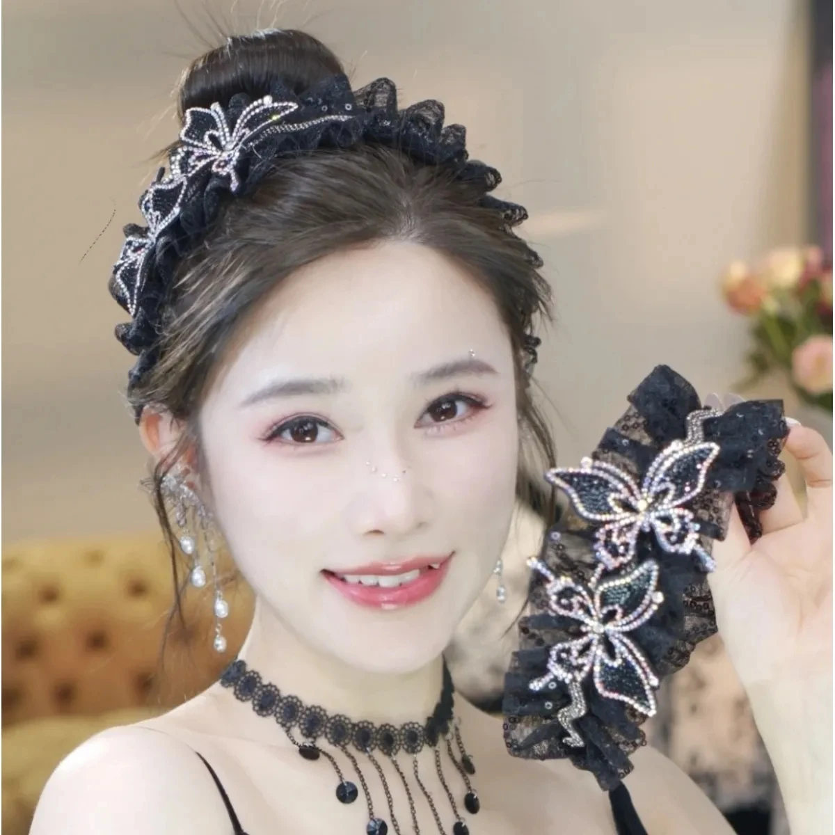 New style ruffled rhinestone headband, light luxury, full diamond pleated wide-brimmed headband, high-end retro hair accessory