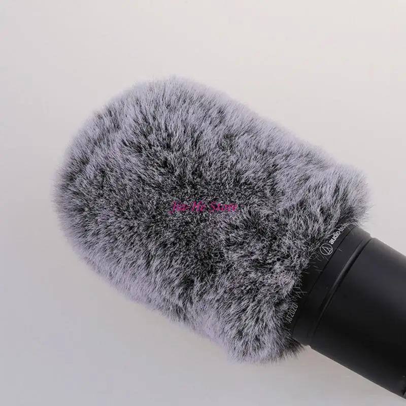 На открытом воздушном микрофоне