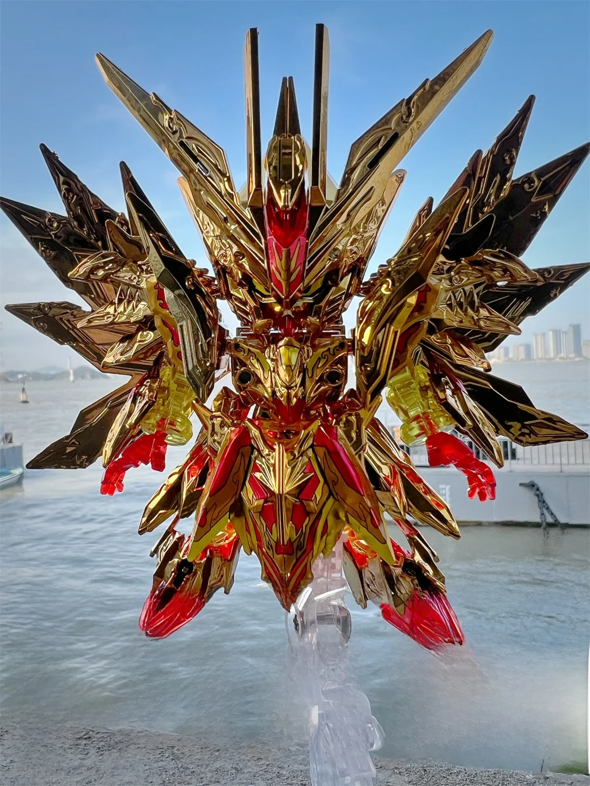 modele-d'assemblage-de-heros-dore-sd-sdw-bb-dragon-gratuit-plus-fort-que-l'assaut-sto-disponible-pour-plus-de-4-ans