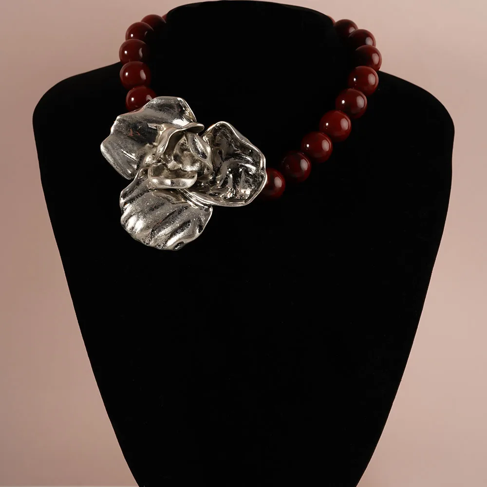 

2025 New Vintage Handmade Beaded Metal Gold Silver Color Large Flower Pendant Necklaces for Women Party Jewelry Accessories