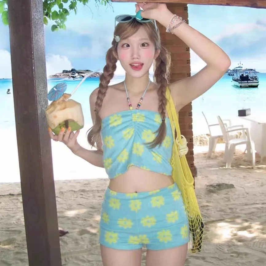 

Модный тайский цветочный сексуальный купальник-бикини из двух частей в нишевом стиле Ins для женщин, идеально подходящий для летнего пляжного отдыха