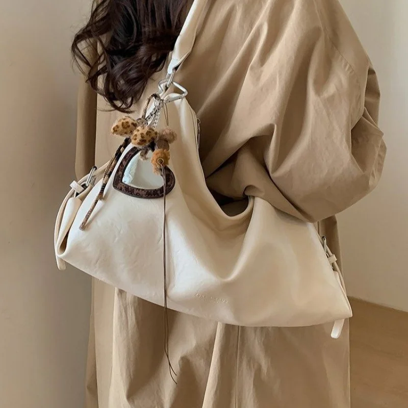 

Premium Women's Messenger Bag Made Of Marten-Print Leather Boasting El Salvador Vintage Neat Spacious Daily Style