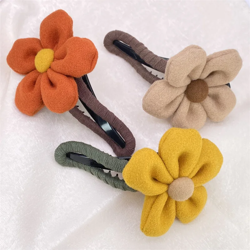 1 hairpin women\'s hair accessory Flower grab clip Hair clip with large clip plush back head tray hair clip fabric headdress