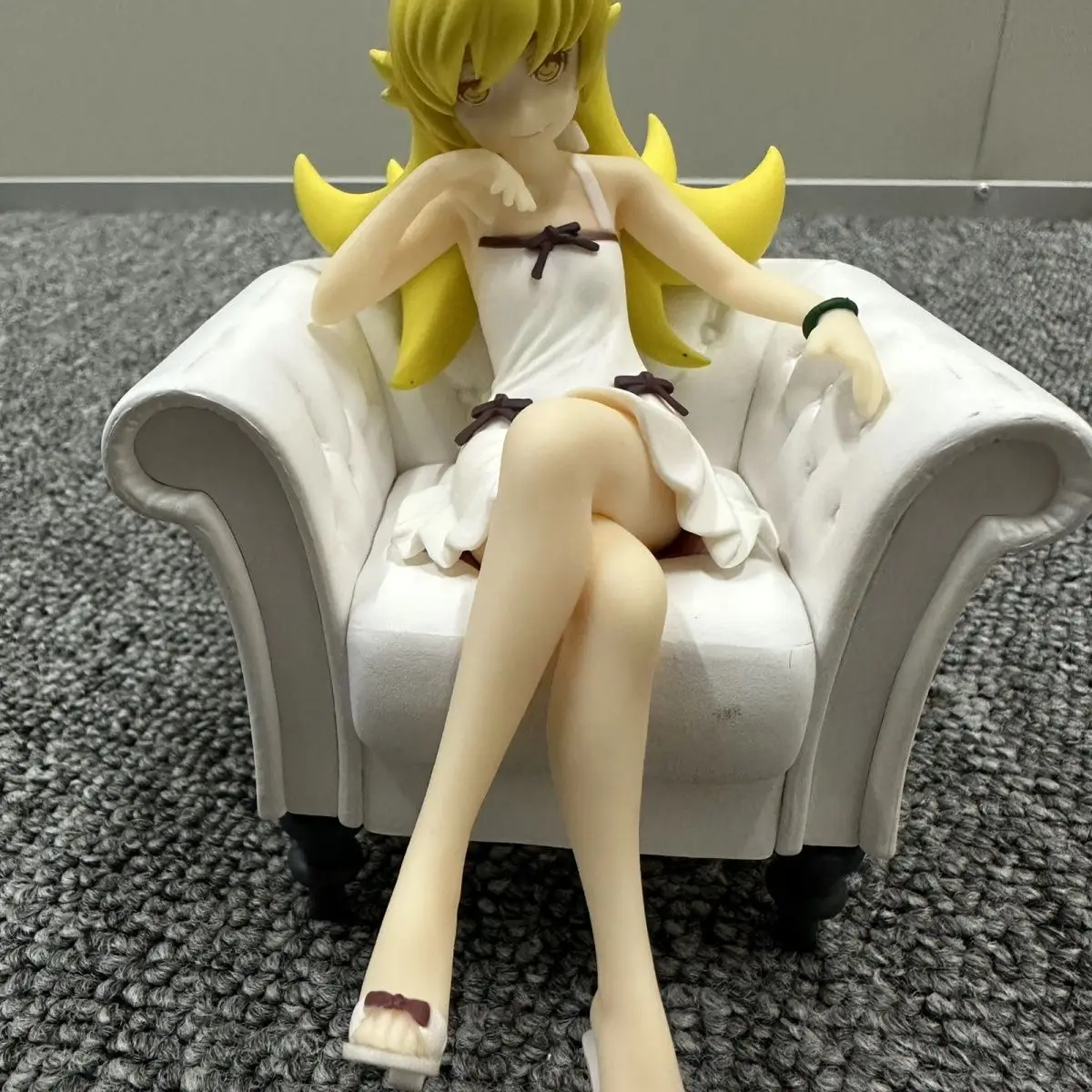 13cm anime chemistry story sofa sitting position Shinobu small Shinobu Himeji silk blonde beauty model anime toys