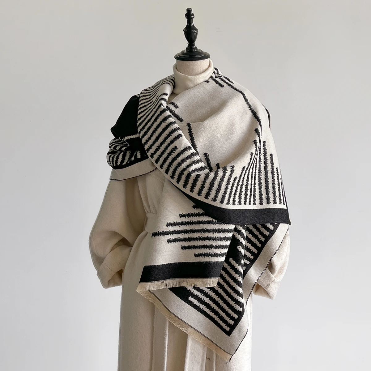 

Winter Travel Imitation Cashmere Scarves for Women Thick Warm Stripe Patterns Fashionable Luxurious Blanket Scarf