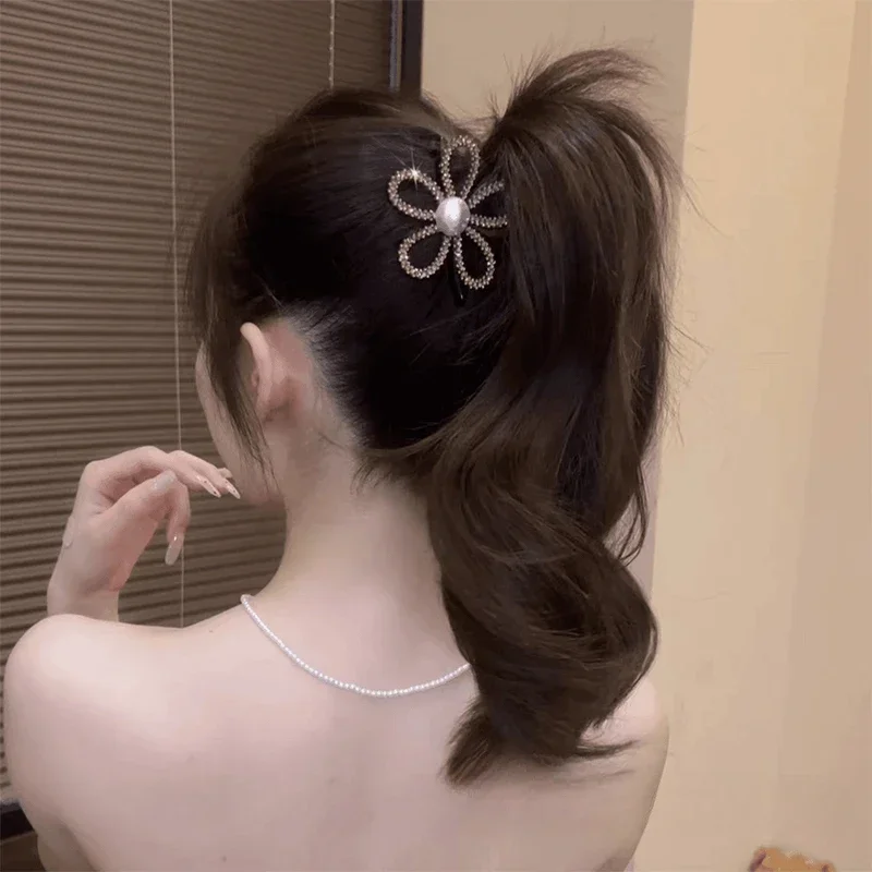 

Light luxury flash diamond hollow flower grab clip woman's back head disc hair high ponytail headdress