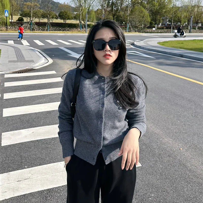 

Женский вязаный кардиган с круглым вырезом из шерсти и кашемира, с объемной вышивкой в форме сердца и ромбов, верхняя одежда, модный дизайн