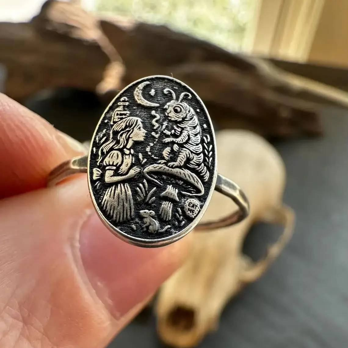 Retro Distressed Oval Relief Ring in Copper Material for Ladies' Jewelry. Ideal for Daily Wear.