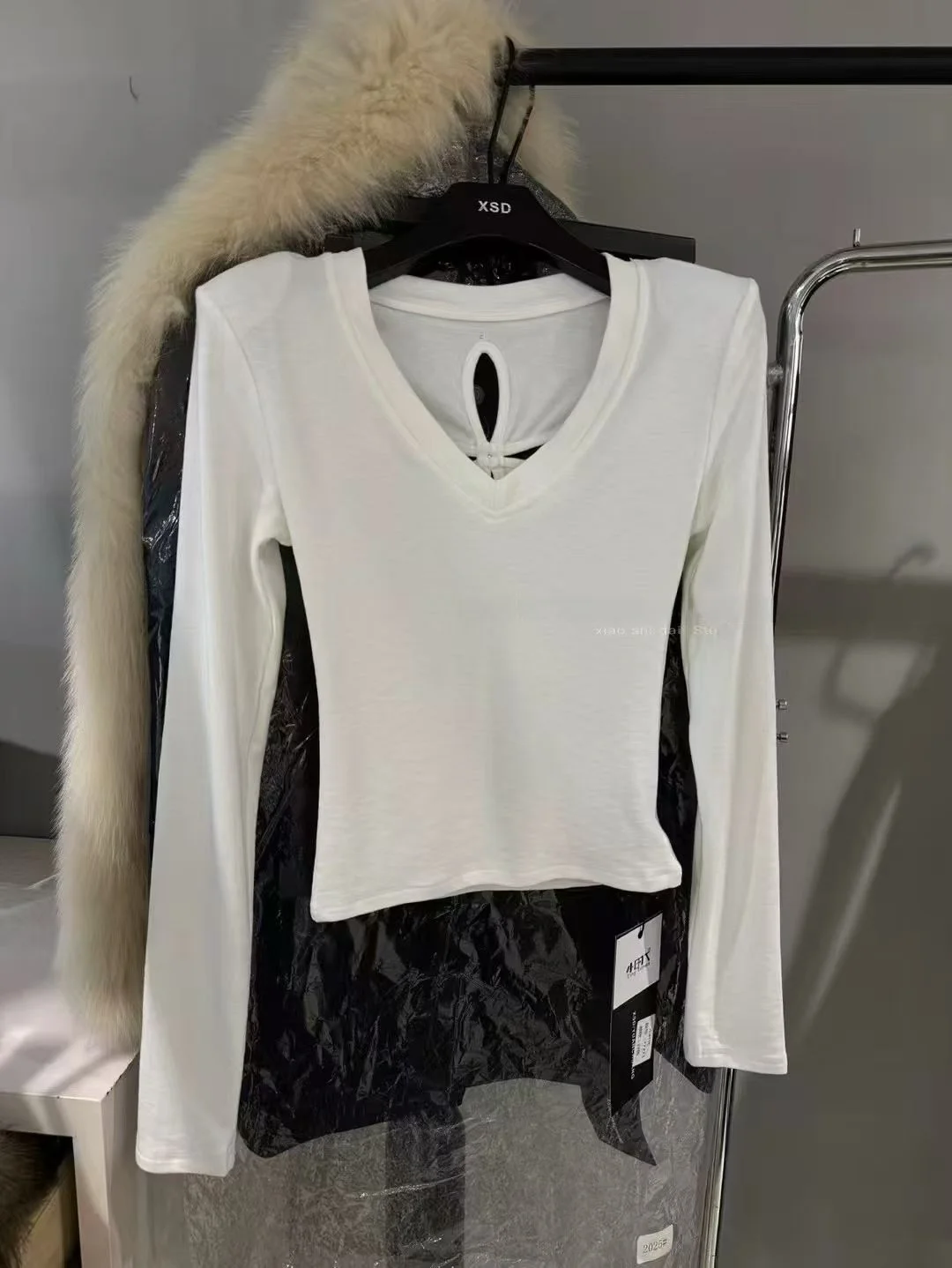 

Весна 2026. Женская приталенная футболка Long Sve, корейская футболка Sle Ba Bead Embellied, ажурная ор, базовый топ с подушечками.