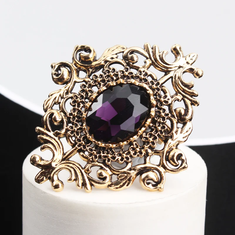 Vintage Elegant Baroque Openwork Dripping Oil Court Brooch