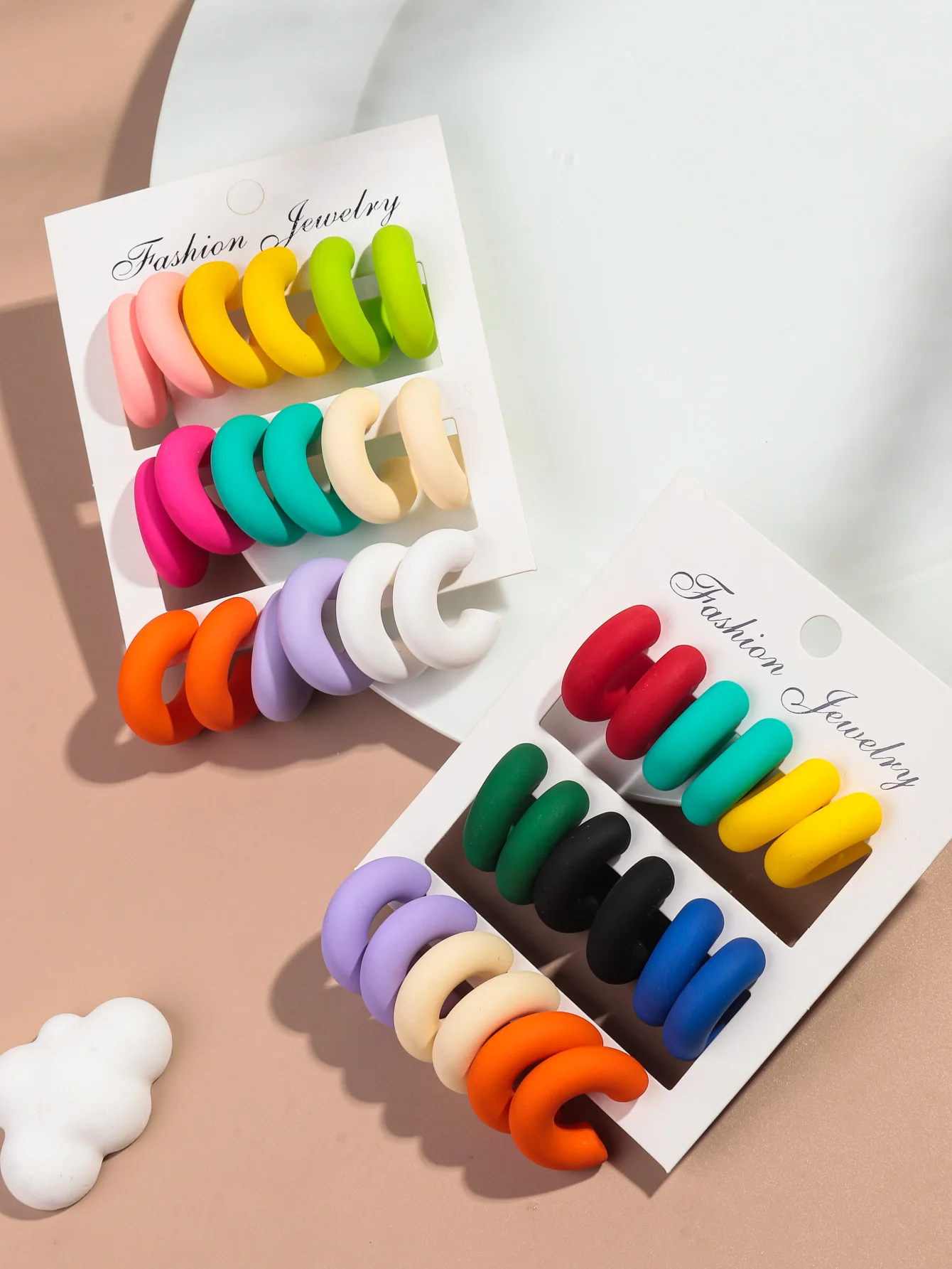 18 teile/satz bunte Acryl kleine Kreis Creolen für Frauen Vintage Harz geometrische C-Form Tropfen Ohrring Modeschmuck – Detail 7