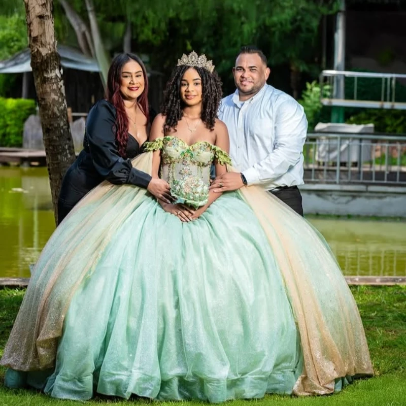 فساتين Quinceanera مخصصة باللون الأخضر النعناعي اللامع قبالة الكتف ترتر كريستال زين دانتيل ذيل طويل فيستدو 15 Quinceanera #2