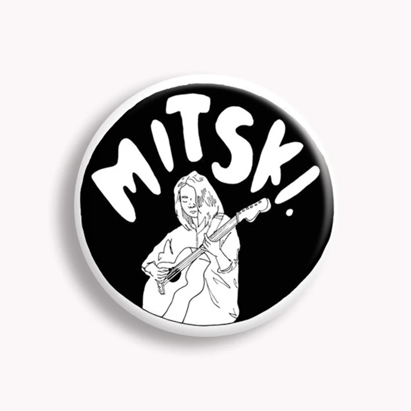 Pop słynny piosenkarz Mitski I LOVE MITSKI broszka do klapy plecaki metalowe broszki śmieszne fanki prezent dla firendów 58mm