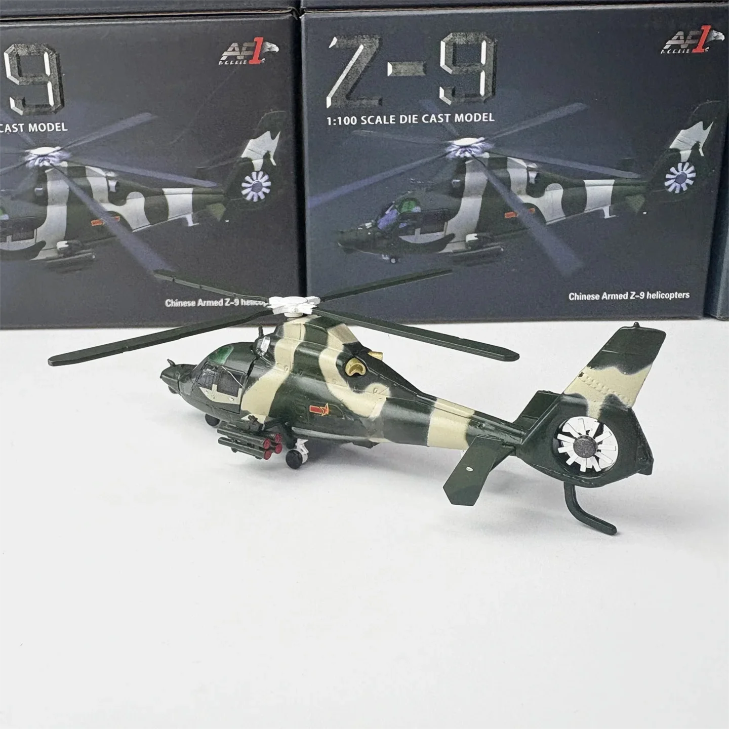 Modèle d'hélicoptère chinois armé Z9 en alliage moulé sous pression, échelle 1/100, modèle statique d'avion de chasse rotatif pour exposition de souvenirs militaires