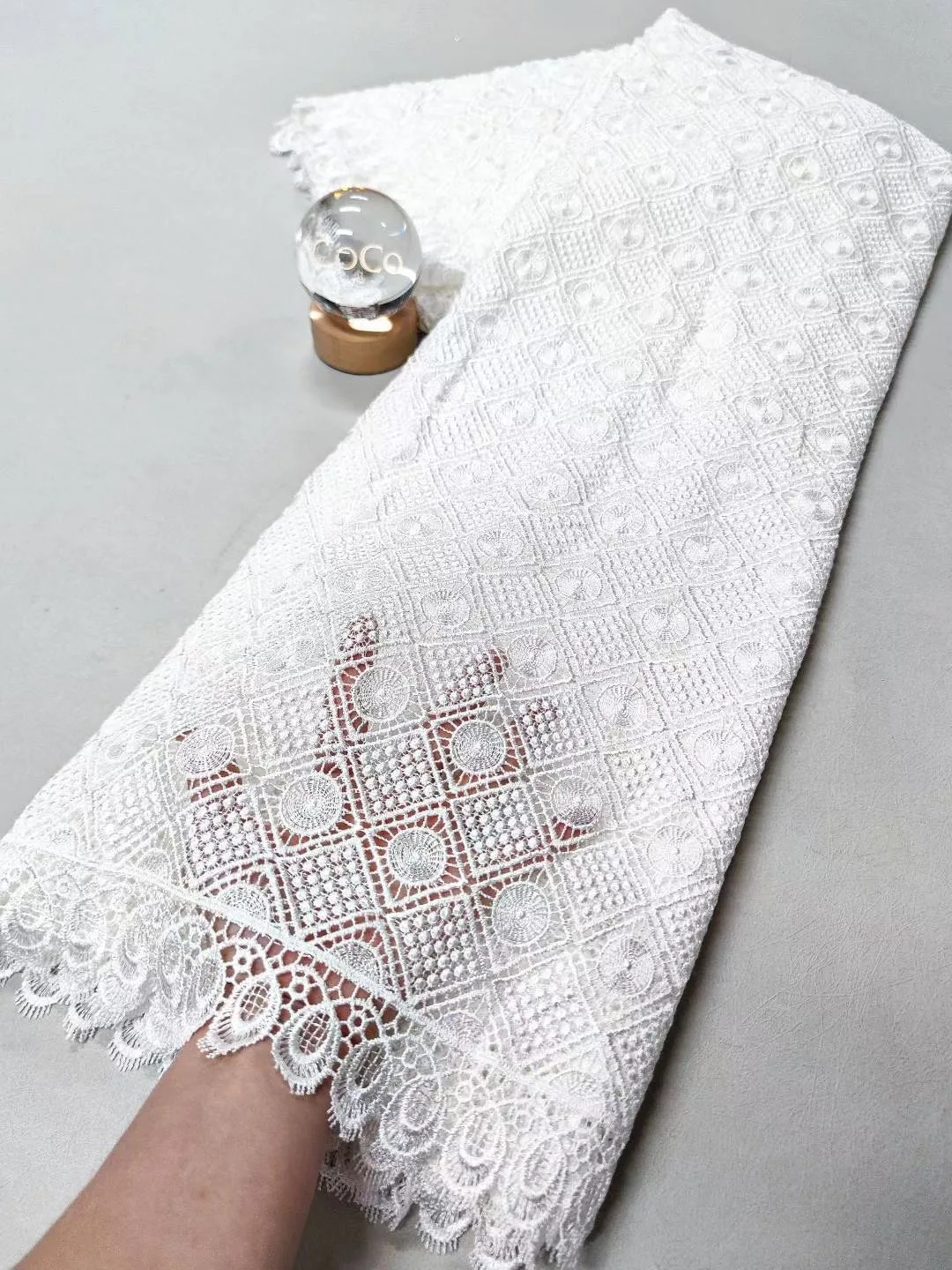 エレガントなレース生地 2025 ギピュール刺繍最新レース生地高品質 2025 5 ヤードコード紫色の素材ドレス A1096-1