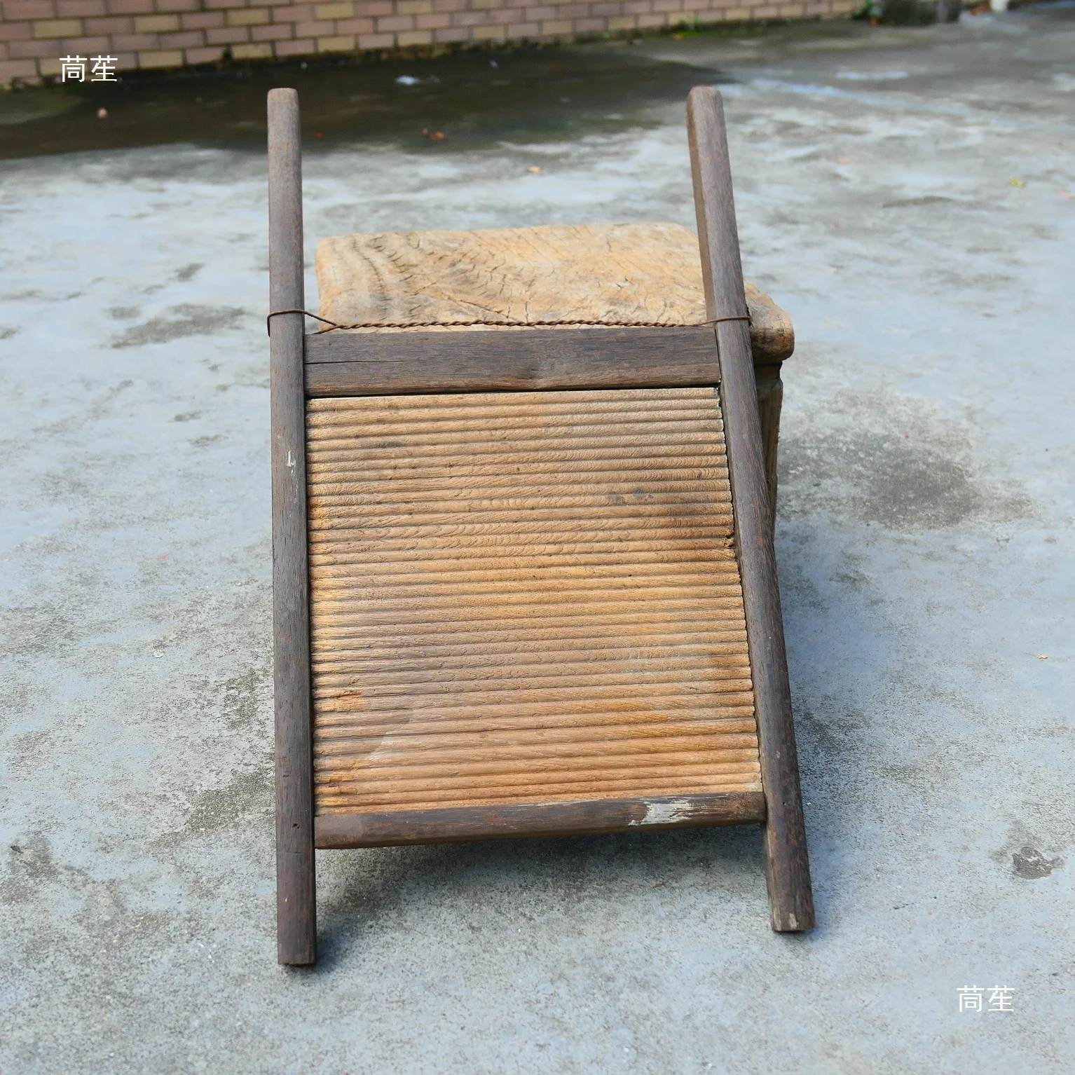 Washing board Old washboard Kundian wooden frame Washing surface objects Ornament props like to collect