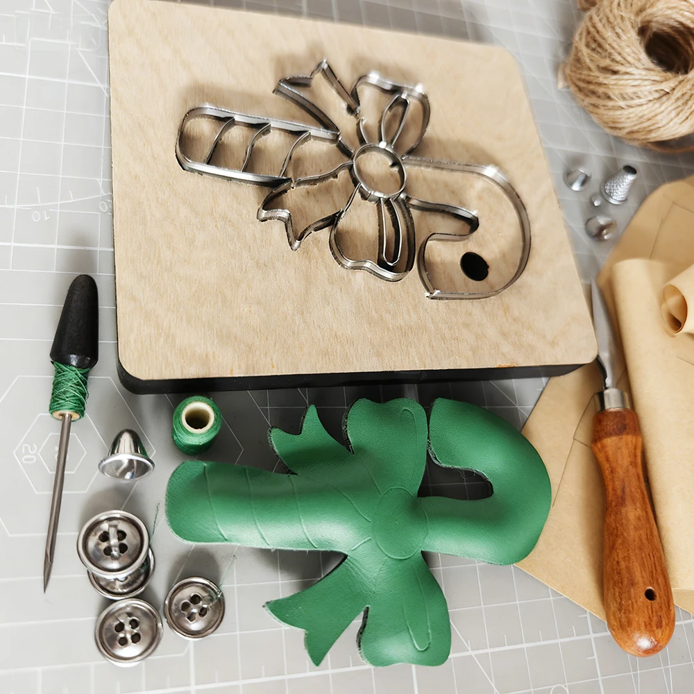 

1 piece 9.4X6.1cm candy cane cutting mold,DIY handmade, can be used to make keychains, bag pendants, and leather items