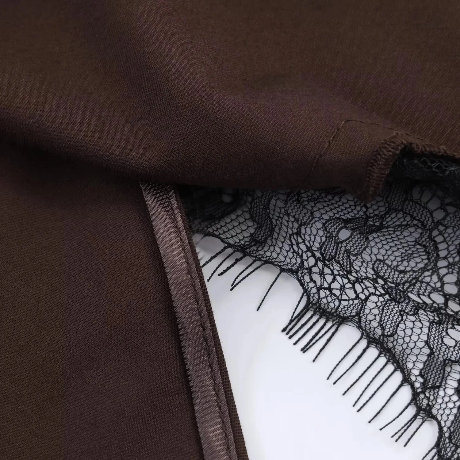BSAY Damenmode Tanktop 2026 Frühling Sommer Neu Ärmellos V-Ausschnitt Spitzenbesatz Unregelmäßiger Saum Satin-Weste Schicke Damen-Oberteile Mujer – Detail 13