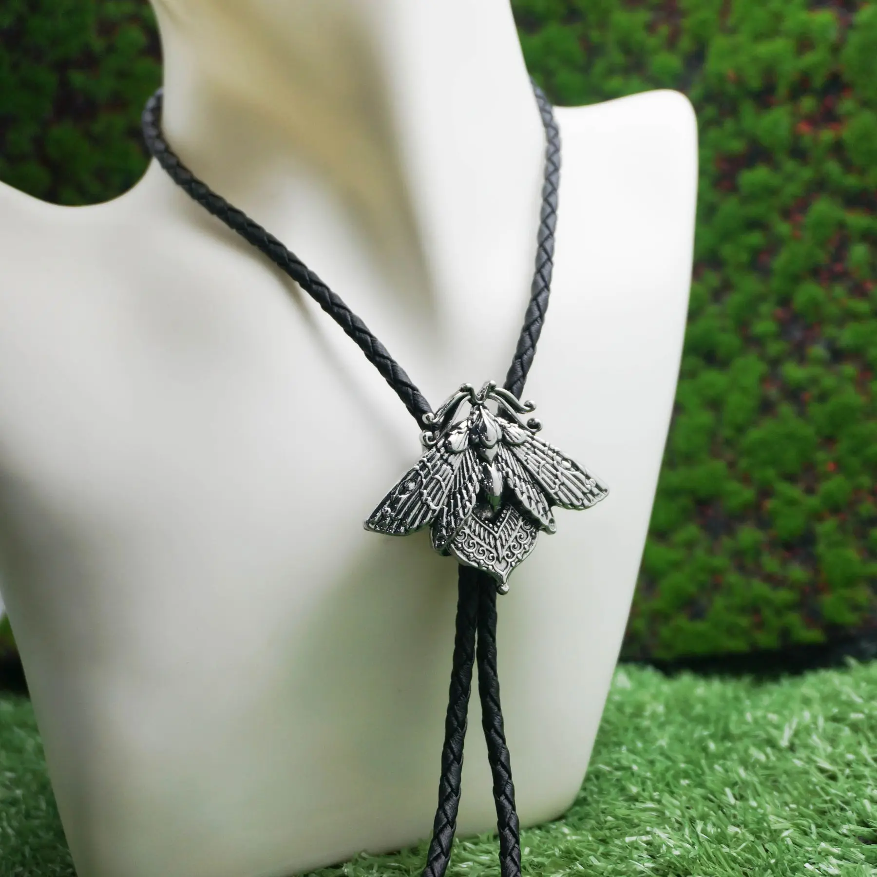 Vintage Insect Moth Bolo Tie Necklace for Men and Women Shirt Accessories Birthday Gift