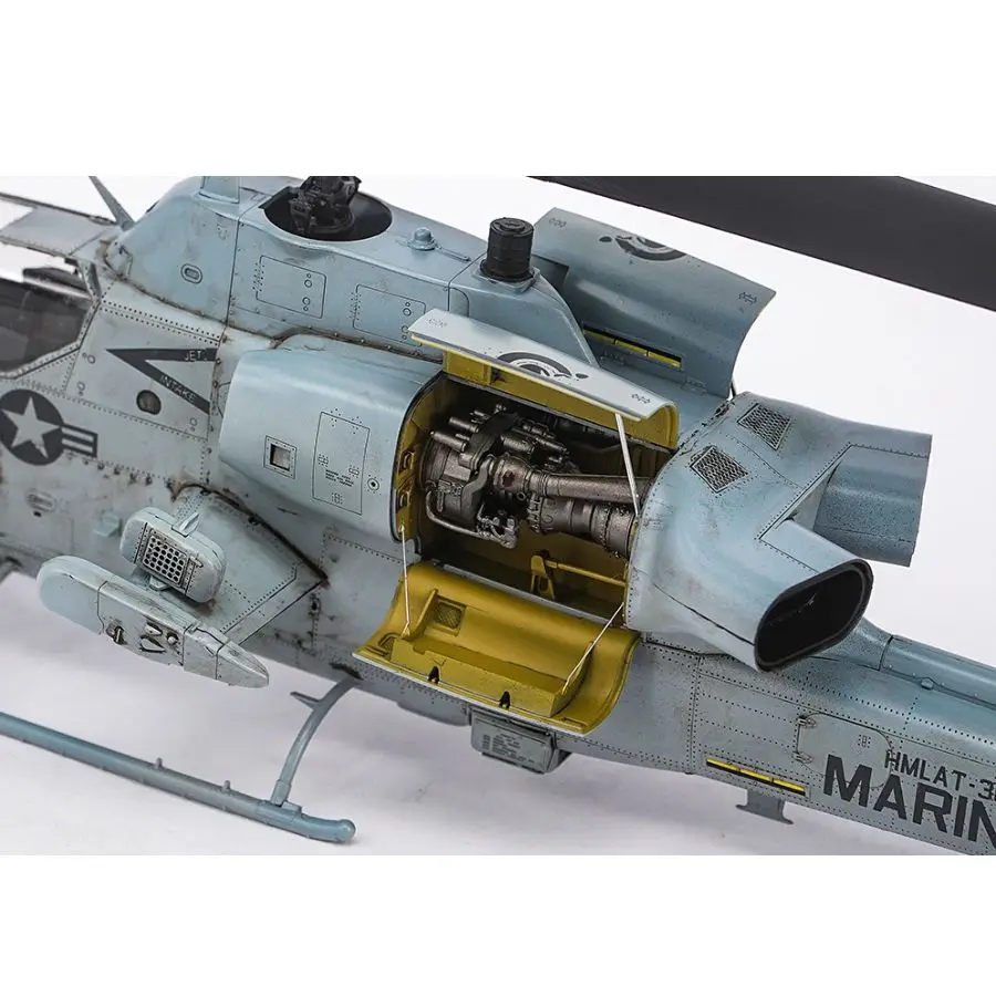 05117 Trumpeter 1:35 AH-1W Super Cobra (échappement tournée) Kit de modèle d'hélicoptère