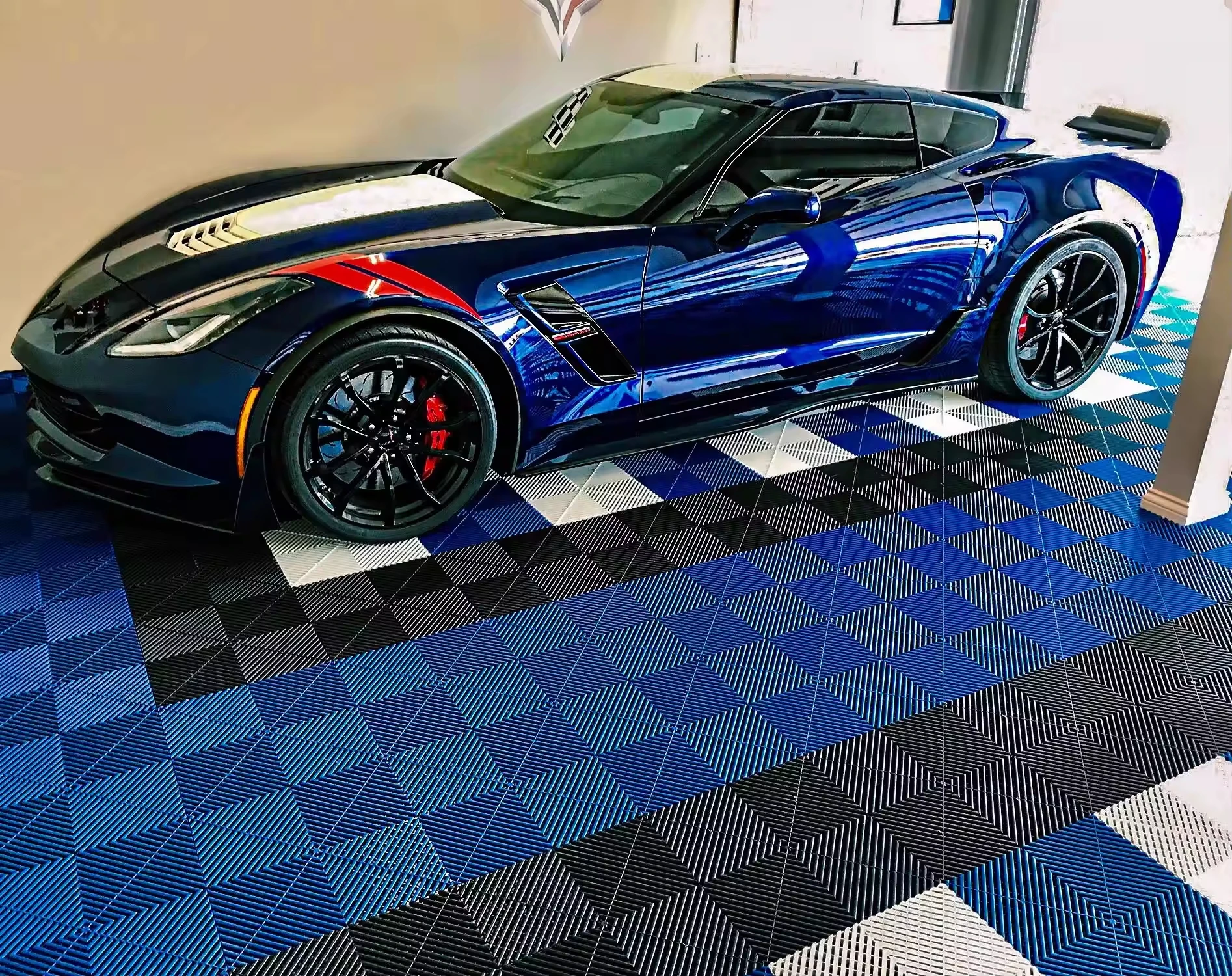 Premium Durable PP Garage Flooring Tiles - Interlocking Indoor Plastic Slab Mat