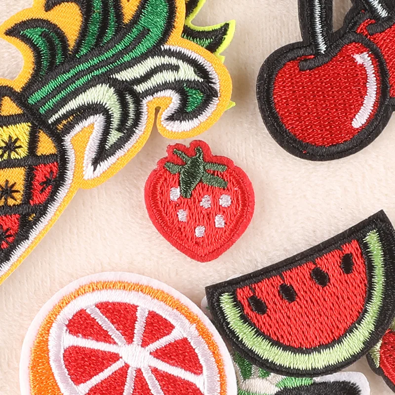 100 Stück Aufnäher zum Aufbügeln, viele Kinder, für Kleidung, Mädchen, Jungen, Anime-Mix, kleine Nähen, Großhandel, Designer, bestickte Tiere – Detail 3