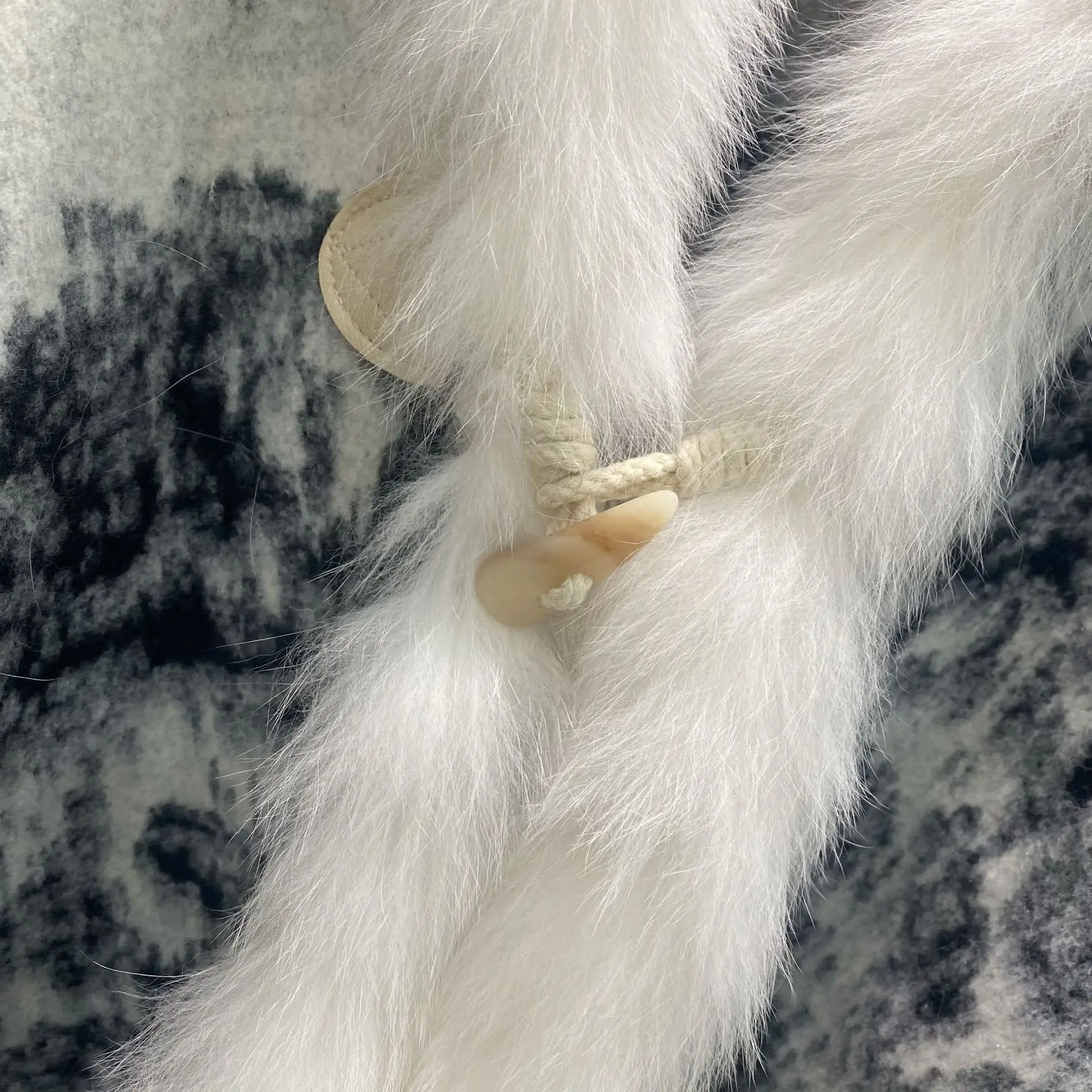 Women 2025 Elegant Shawl Tassel Cape Fox Fur Collar High-End Faux Fur Coats Female Nice Loose Comfort Color Matching Trendy Tops