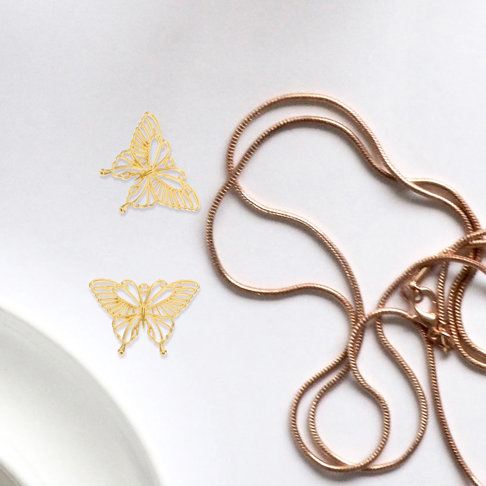 

20 шт., металлическая полая рамка, подвески в форме бабочки, принадлежности для изготовления ювелирных изделий своими руками для ожерелья, сережек, ремесленный ободок из смолы